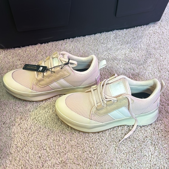 Women’s Sorel out and about - Picture 2 of 5